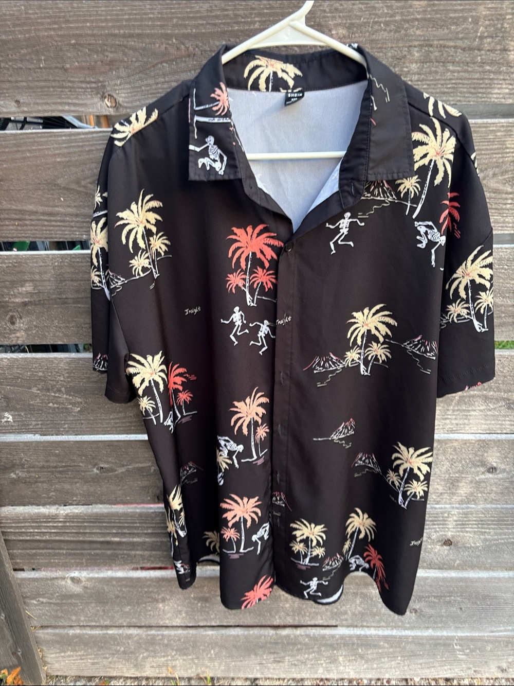 SHEIN Black Hawaiian Print Short-Sleeve Button-Down Shirt